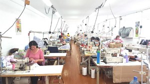 Изготовление детской одежды на фабрике